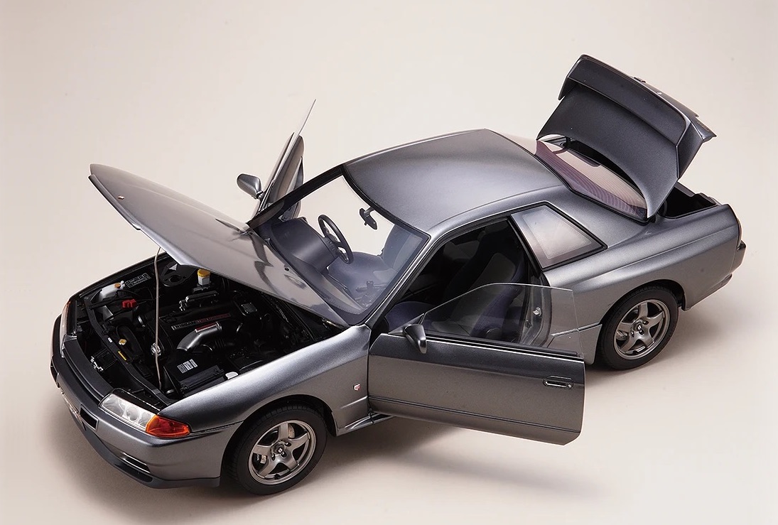 Build a huge R32 Nissan Skyline GT-R NISMO model that takes